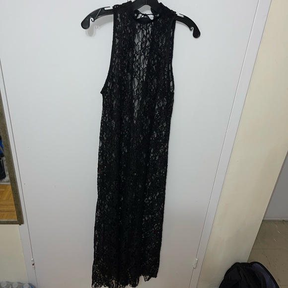 Lace  maxi dress with open back - Picture 6 of 8